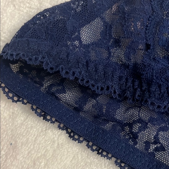 Lace Bralette in Navy Blue - Picture 7 of 7